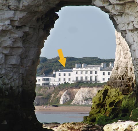 Property building, Nearby landmark, Natural landscape, View (from property/room), Landmark view, Sea view