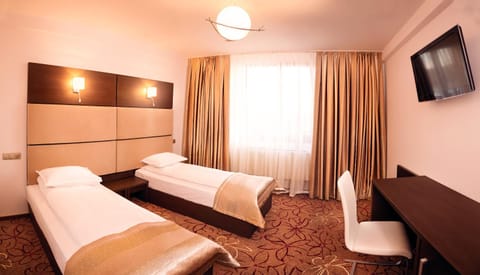 Bed, Bathroom, Photo of the whole room, Bedroom, Guests, City view, Non alcoholic drinks, Family