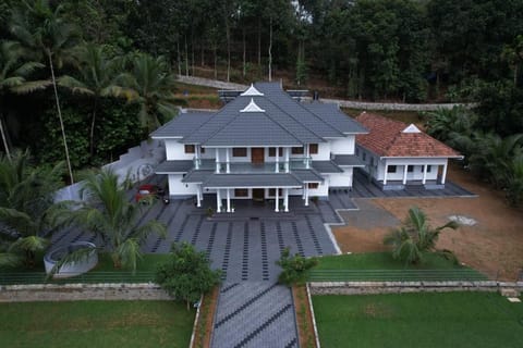 Property building, Day, Natural landscape, Bird's eye view, Garden, Garden view