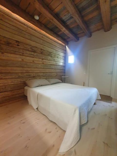 Pieni asunto maalla navettarakennuksessa. Apartment in Finland