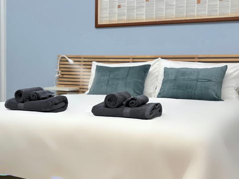 Bed, Photo of the whole room, Bedroom, towels, towels