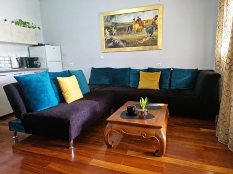 Living room, Seating area, kitchen