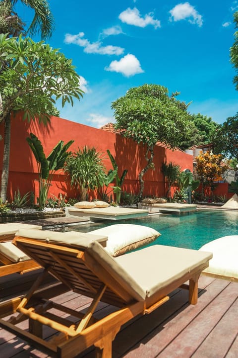 Pool view, Swimming pool, sunbed