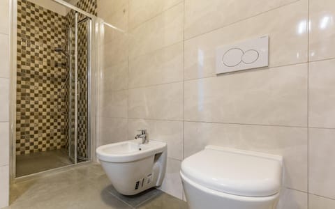 Shower, Toilet, bidet