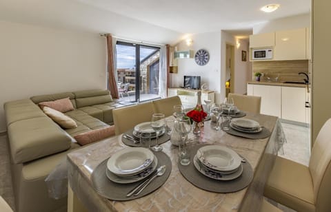 Kitchen or kitchenette, oven