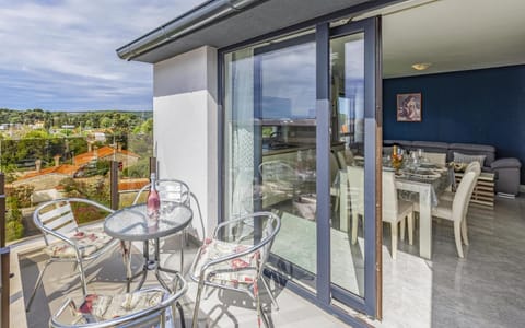 Natural landscape, View (from property/room), Dining area