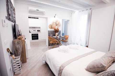 Kitchen or kitchenette, Bedroom