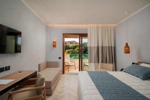 Bed, TV and multimedia, View (from property/room), Balcony/Terrace, Living room