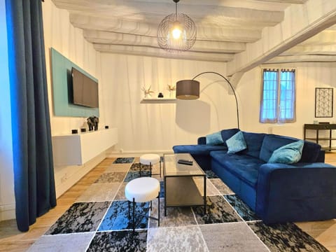 Communal lounge/ TV room, Living room, Seating area