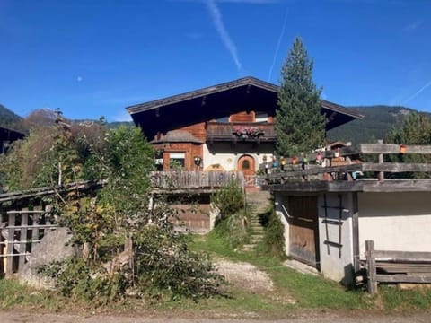 Große schöne Mansardenwohnung mit 2 Balkonen Apartment in Berchtesgadener Land