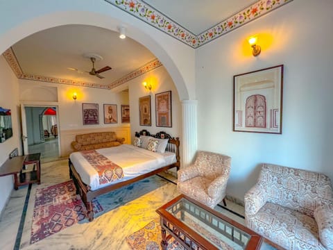 Living room, Photo of the whole room, Seating area, Bedroom