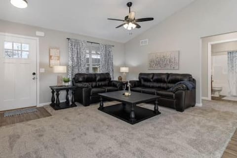 BRAND NEW Home away from Home among the Nook House in Hamilton