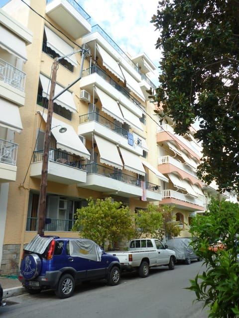 Facade/entrance, Area and facilities