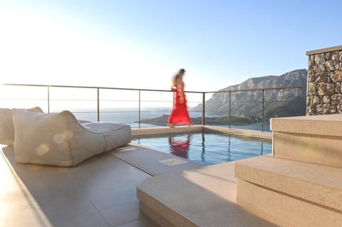 View (from property/room), Landmark view, Pool view, Sea view