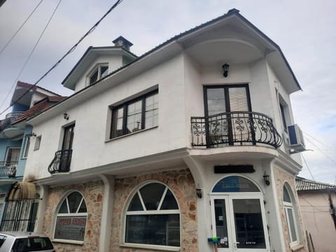 Property building, Day, Neighbourhood, Street view