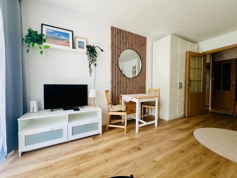 Communal lounge/ TV room, Living room, Seating area, Evening entertainment