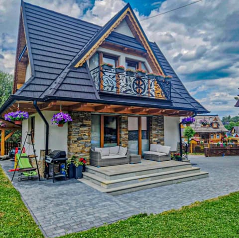 Property building, Spring, Day, Garden, Garden view