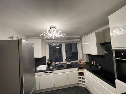 Kitchen or kitchenette, pet friendly, stove