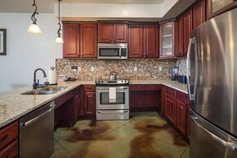Luxury Downtown Rental (Pet Friendly) - La Dolce Vita Villas #7 Apartment in Moab
