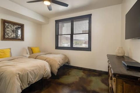 Luxury Downtown Rental (Pet Friendly) - La Dolce Vita Villas #7 Apartment in Moab