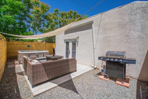 Cowboy Den-Private Hot Tub-Game Room-Pet Friendly-No Pet Fees! House in Albuquerque