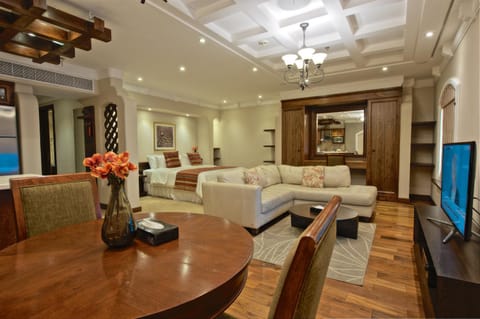 TV and multimedia, Living room, Seating area, Dining area, Bedroom
