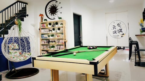 Billiard, Game Room
