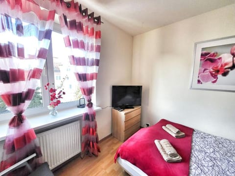 Bed, TV and multimedia, Photo of the whole room, Seating area, towels
