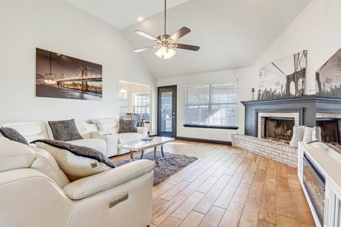 Hot Tub and Patio! Family Getaway in Ocean Springs House in Ocean Springs