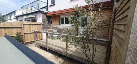 Ty Taf- 2 Bed Cottage with Quick & Easy Transport Links to Cardiff Centre Apartment in Cardiff