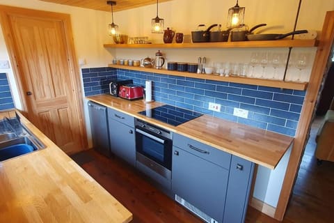 Ty Taf- 2 Bed Cottage with Quick & Easy Transport Links to Cardiff Centre Apartment in Cardiff