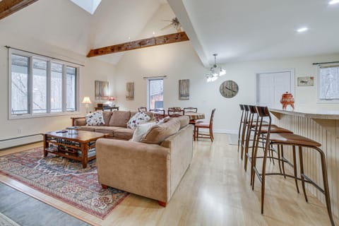 Peaceful Cavendish Retreat with Hot Tub and Fireplace! House in Cavendish