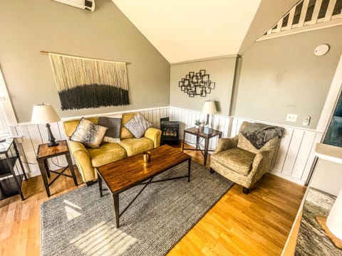 Cozy Pond Side Cottage in Bar Harbor! [The Nook] House in Salsbury Cove