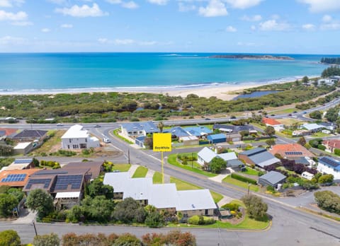 Property building, Nearby landmark, Bird's eye view