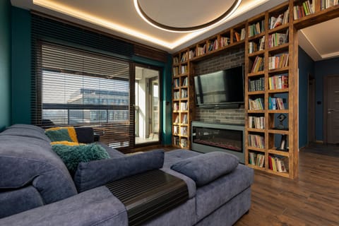 TV and multimedia, Living room, Seating area, Evening entertainment