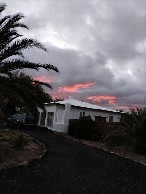 Property building, Day, Natural landscape, Sunset, Parking