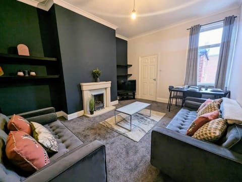 Comfortable stay at our 3BR flat near the city Apartment in South Shields
