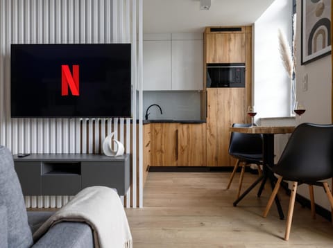 Communal lounge/ TV room, TV and multimedia, Kitchen or kitchenette, Living room, Seating area, Dining area, Evening entertainment