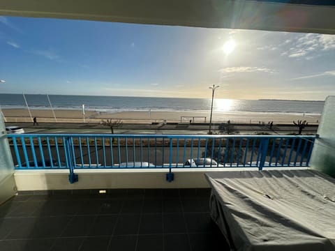 Day, Natural landscape, View (from property/room), Balcony/Terrace, Dining area, Sea view