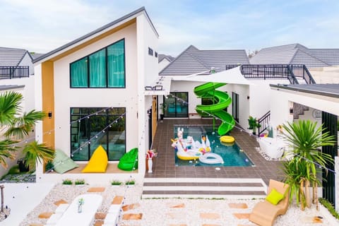 Property building, Swimming pool