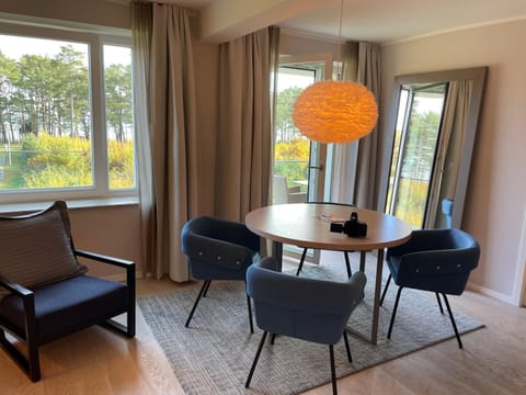 Seating area, Dining area