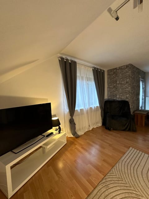 Communal lounge/ TV room, TV and multimedia, Photo of the whole room, Evening entertainment