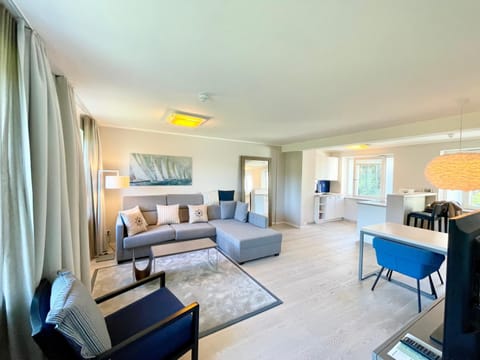 Kitchen or kitchenette, Living room, Seating area, Dining area