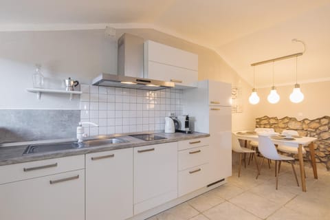 Kitchen or kitchenette, Dining area, stove