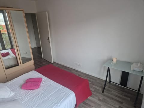 Chambre Double a proximité de Paris Bed and Breakfast in Aubervilliers
