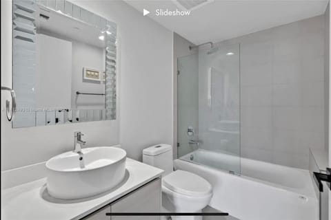 Apartment 3B/3B Bay View Apartment in Hallandale Beach