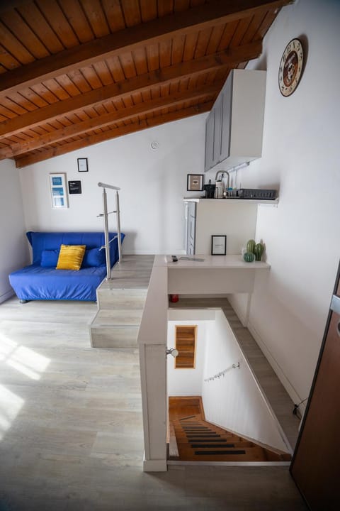 TV and multimedia, Kitchen or kitchenette, Living room, Photo of the whole room, Seating area