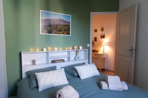 Bed, Photo of the whole room