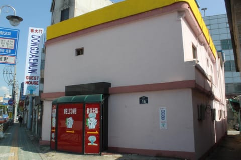 Facade/entrance
