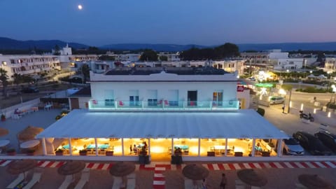 Property building, Day, Night, Neighbourhood, Natural landscape, Bird's eye view, Location, Parking